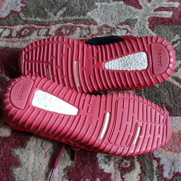 YEEZY ADIDAS red and black sneakers 👟 7.5 - Picture 4 of 6